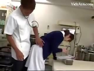 Krankenschwester bekommen sie muschi gerieben von medizinisch mann und 2 krankenschwestern bei die surgery